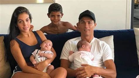 ronaldo nun eşi ve çocukları